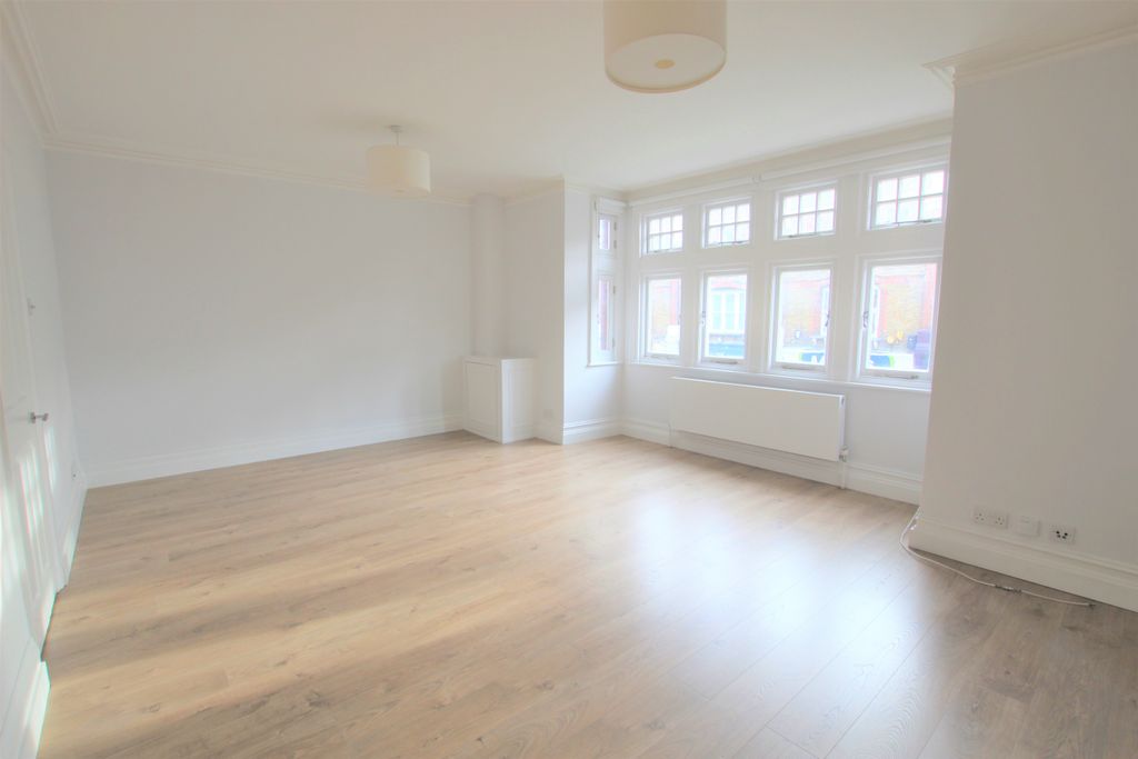 Property photo 2 of 7 2 Lounge.Jpg