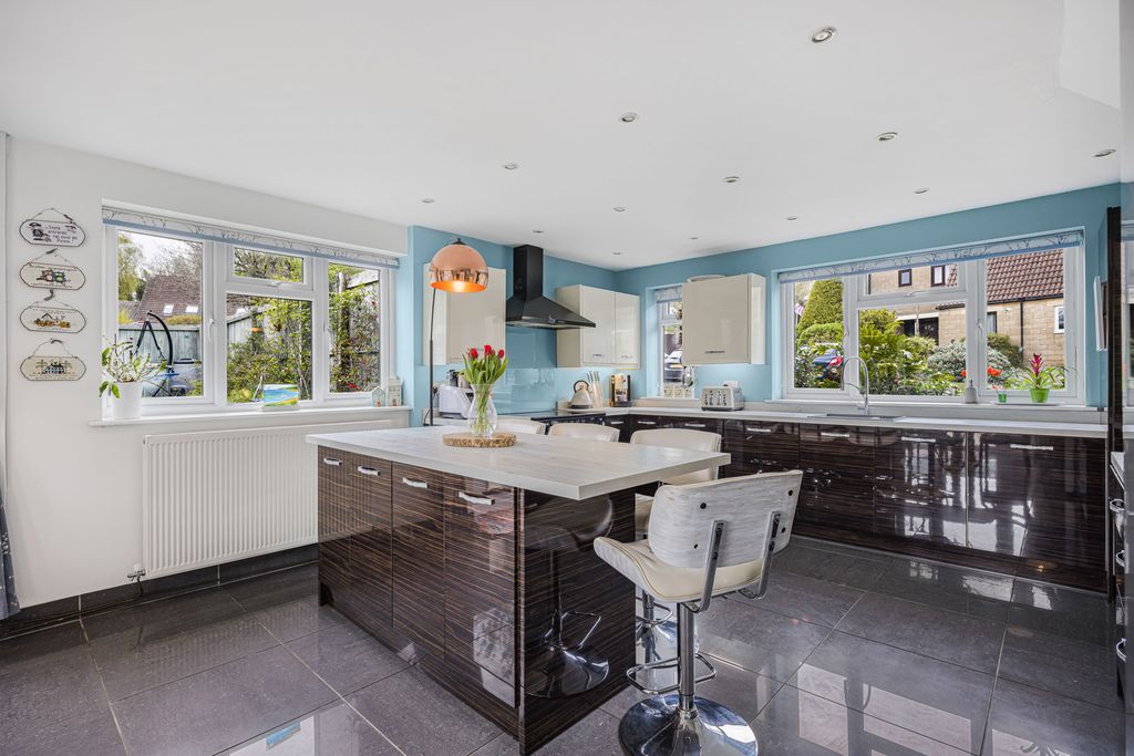 Property photo 2 of 27 Kitchen Island