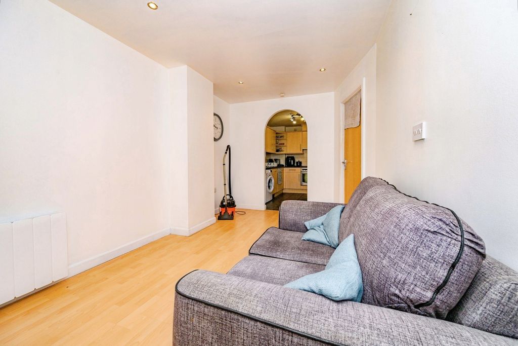 Property photo 3 of 12 Lounge