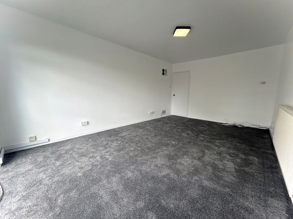 Property photo 3 of 8 Gallery
