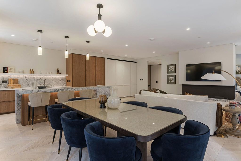 Property photo 3 of 64 Image