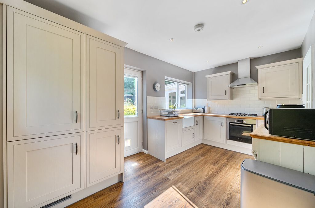 Property photo 2 of 22 1356544-40-68d115...