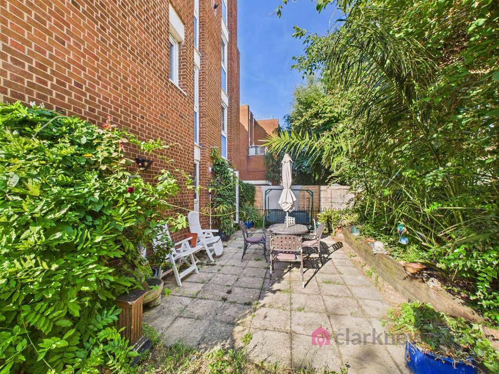 Property photo 2 of 15 Private Garden