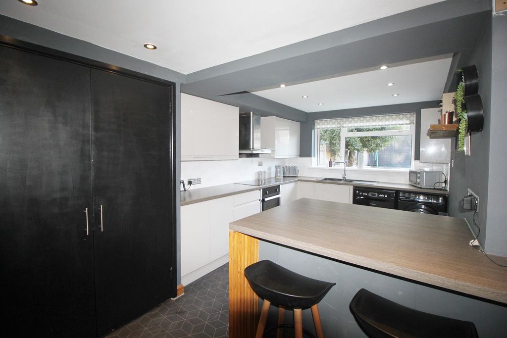 Property photo 3 of 13 Kitchen 2.Jpg