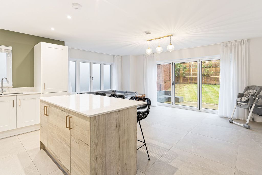 Property photo 2 of 36