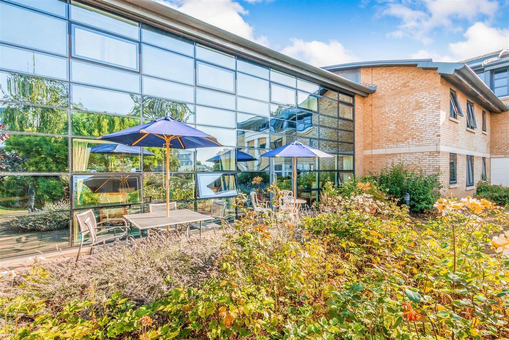 Property photo 2 of 20 Communal Gardens 2.Jpg