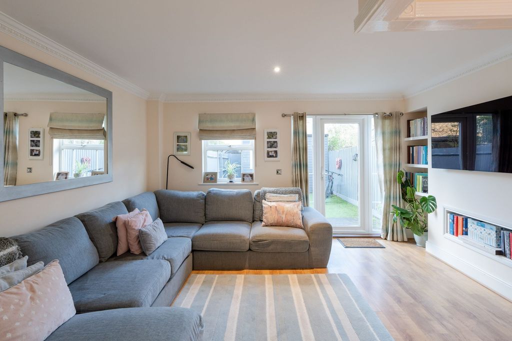 Property photo 3 of 16 Reception