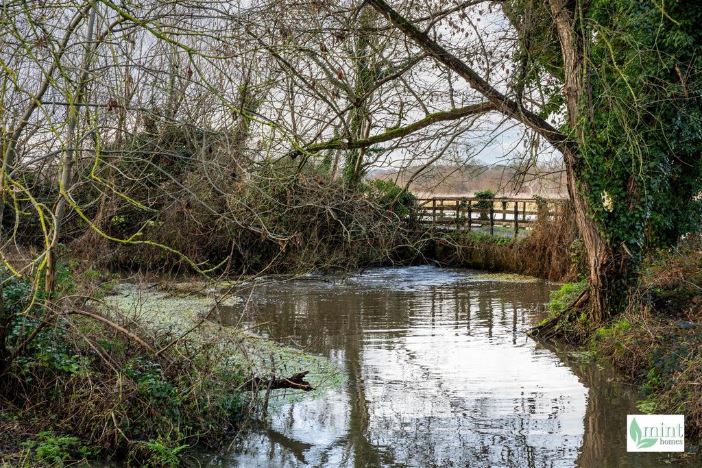 Property photo 3 of 30 Papercourt Lane - Watermark-41.Jpg