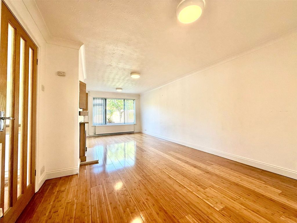 Property photo 2 of 18 Picture No. 34