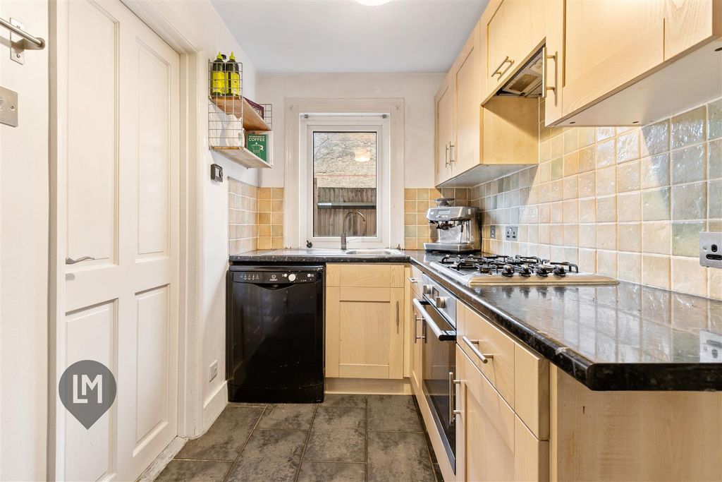 Property photo 3 of 6 Kitchen