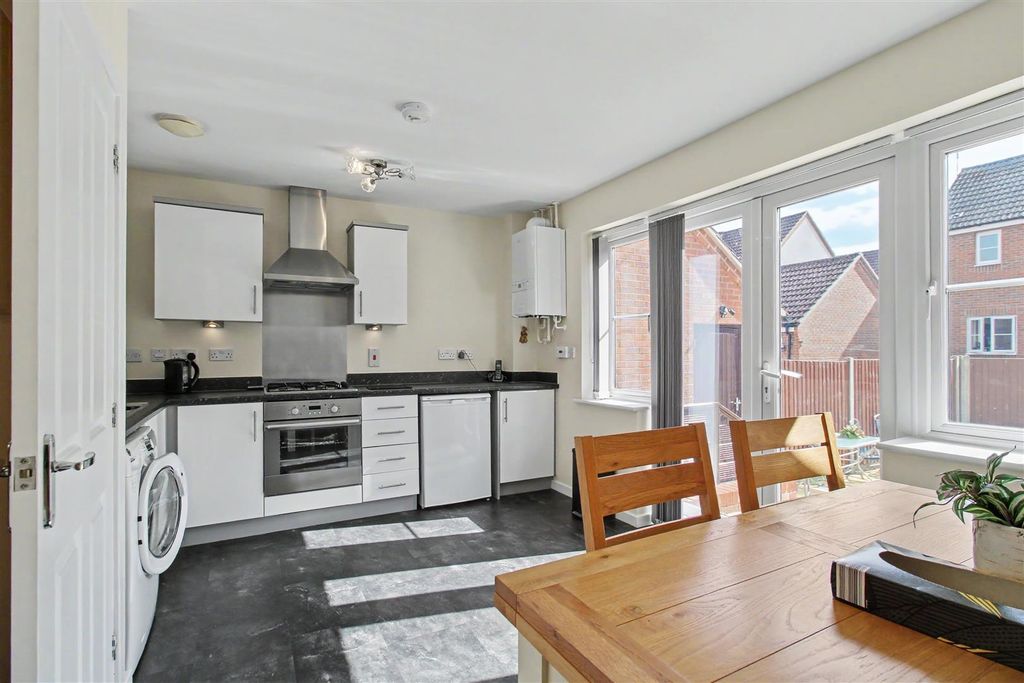 Property photo 3 of 17 Kitchen/Diner