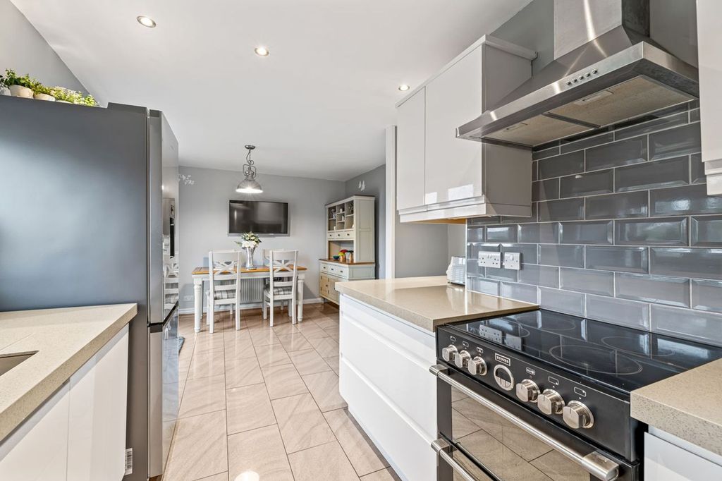 Property photo 3 of 14 Kitchen