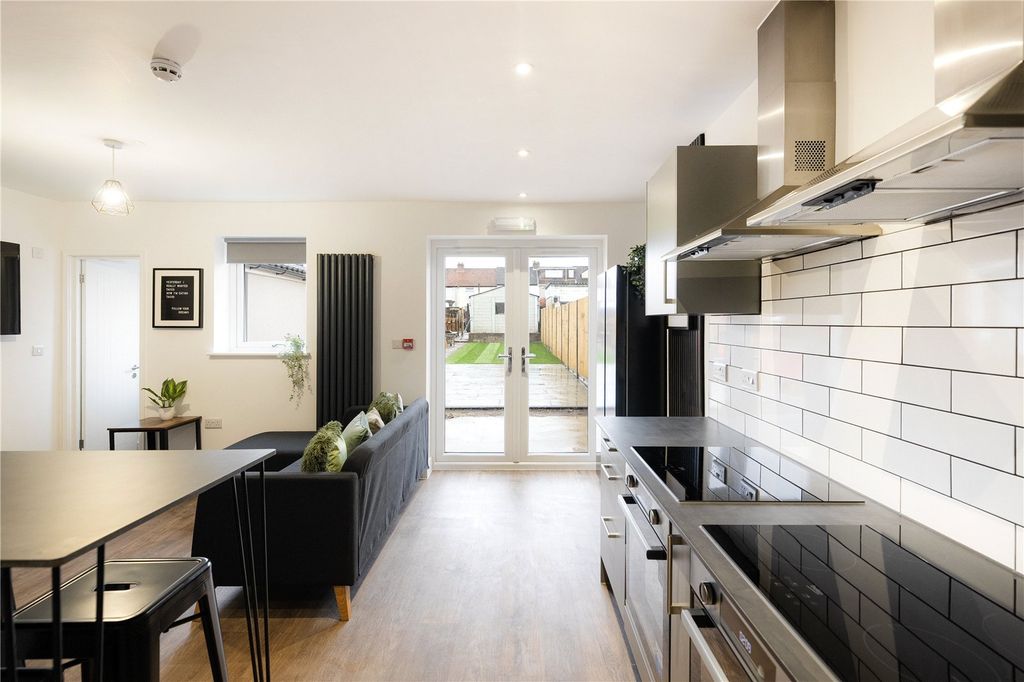 Property photo 3 of 37 Picture No. 02