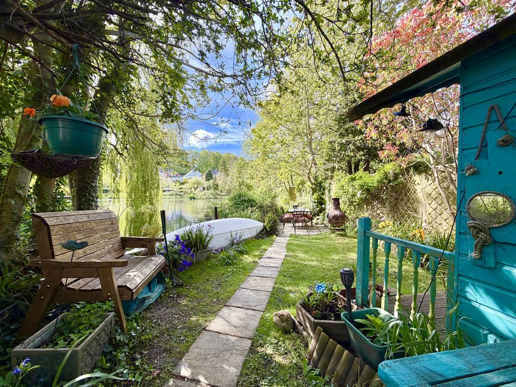 Property photo 2 of 25