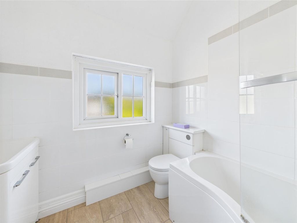 Property photo 3 of 22 Cam04116G0-Pr0172-Still017.Jpg