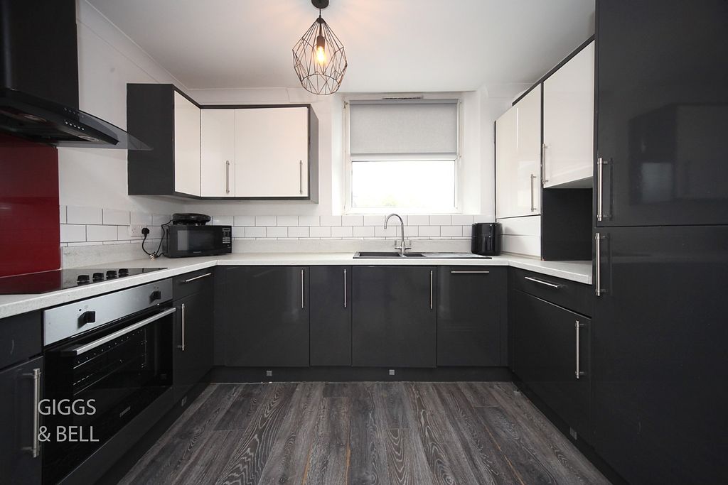 Property photo 3 of 11 4483982