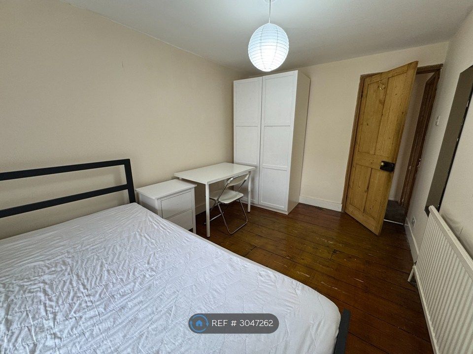 Property photo 3 of 11 Bedroom 1