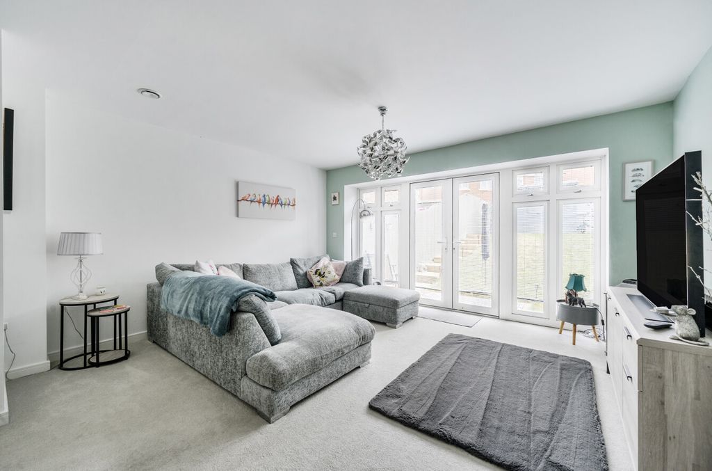 Property photo 2 of 17 1340265-14-689dc3...