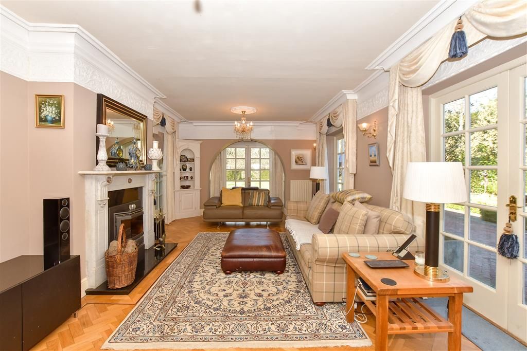Property photo 2 of 23 Sitting Room