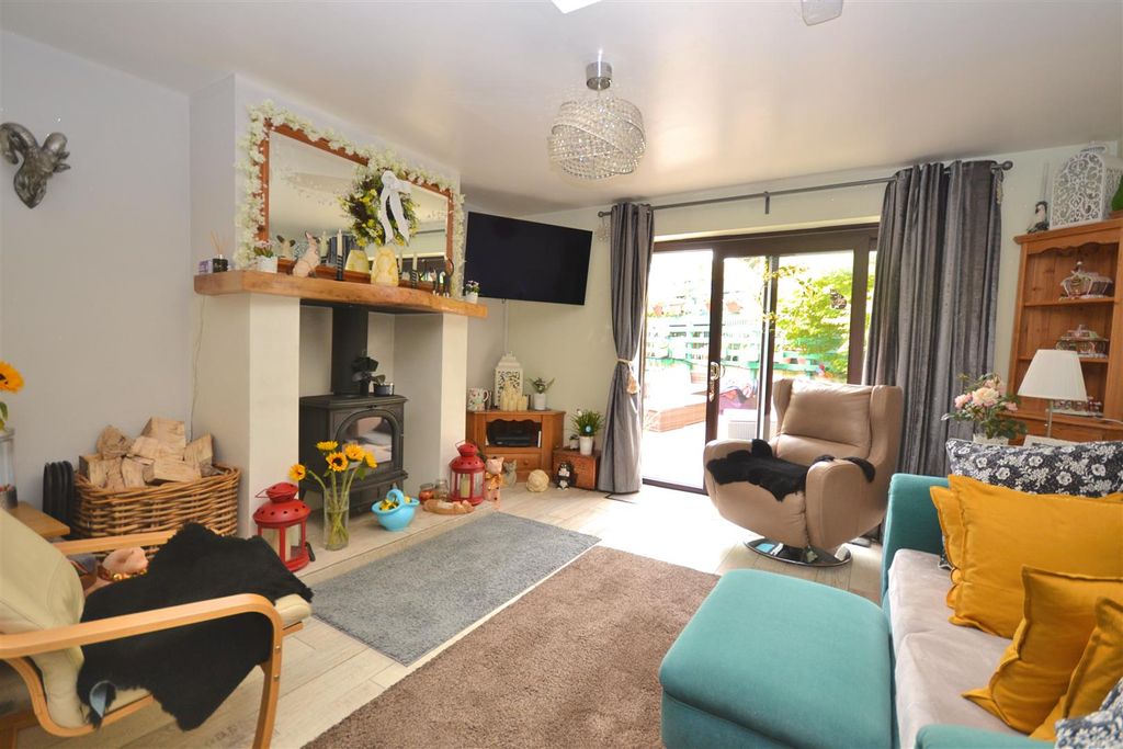 Property photo 3 of 21 2 (79).Png