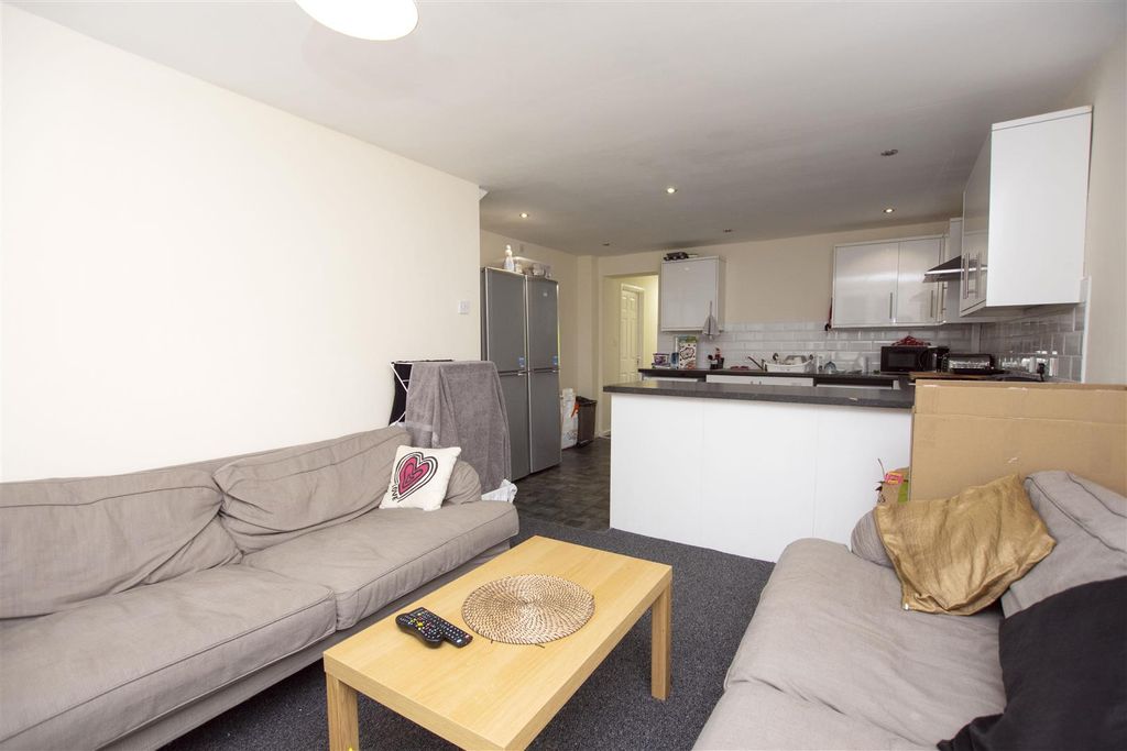 Property photo 2 of 15 Approach