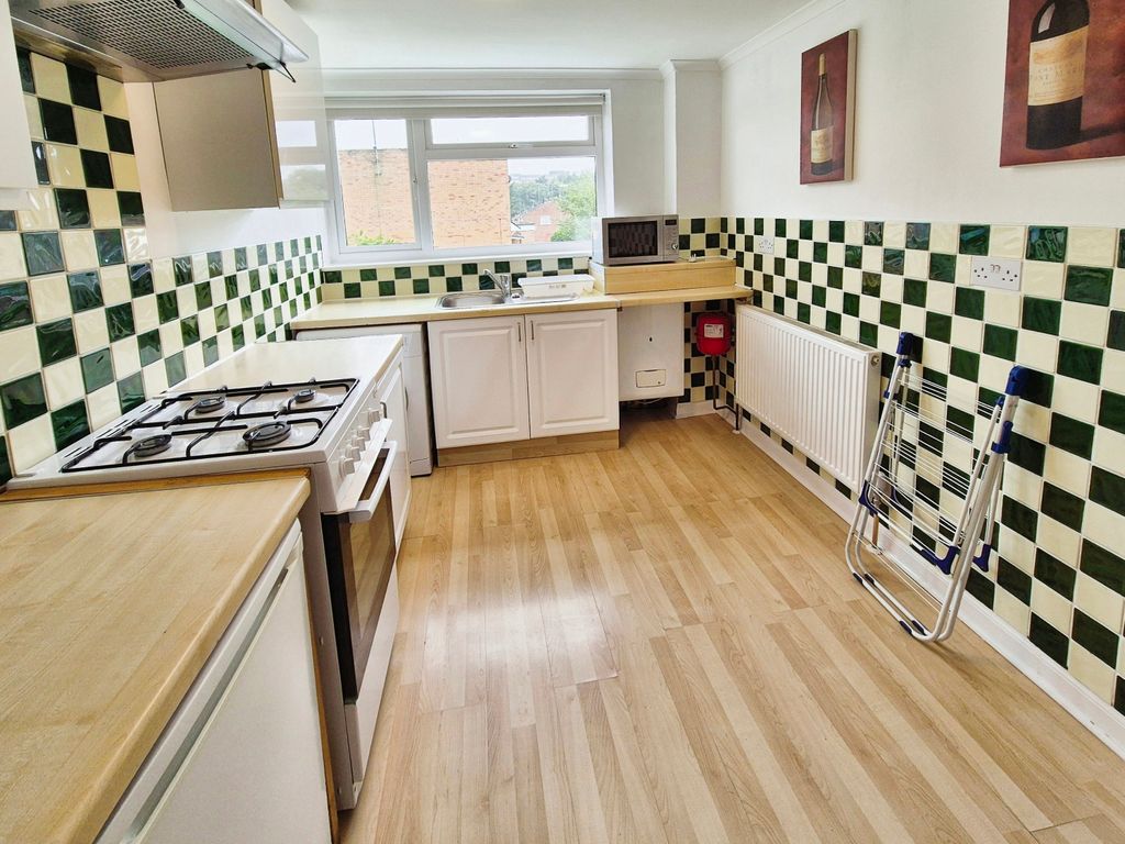 Property photo 2 of 8 Kitchen