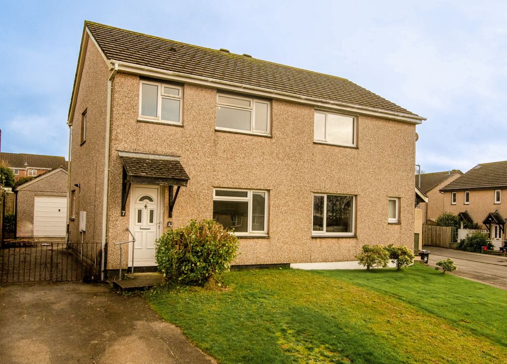 Property photo 1 of 11 7 Kernow Close Tps Bodmin 01208 74182