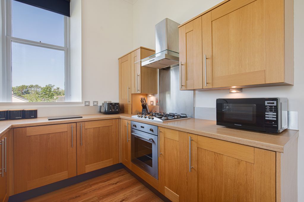 Property photo 3 of 17 Kitchen1
