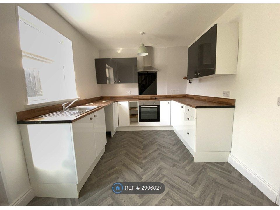 Property photo 2 of 7 Kitchen