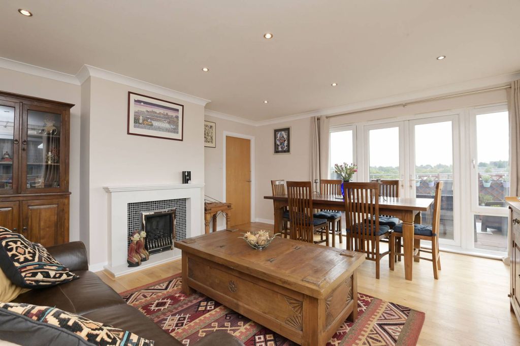 Property photo 2 of 30