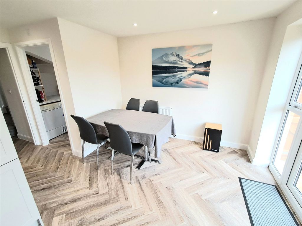 Property photo 3 of 26 Dining Area