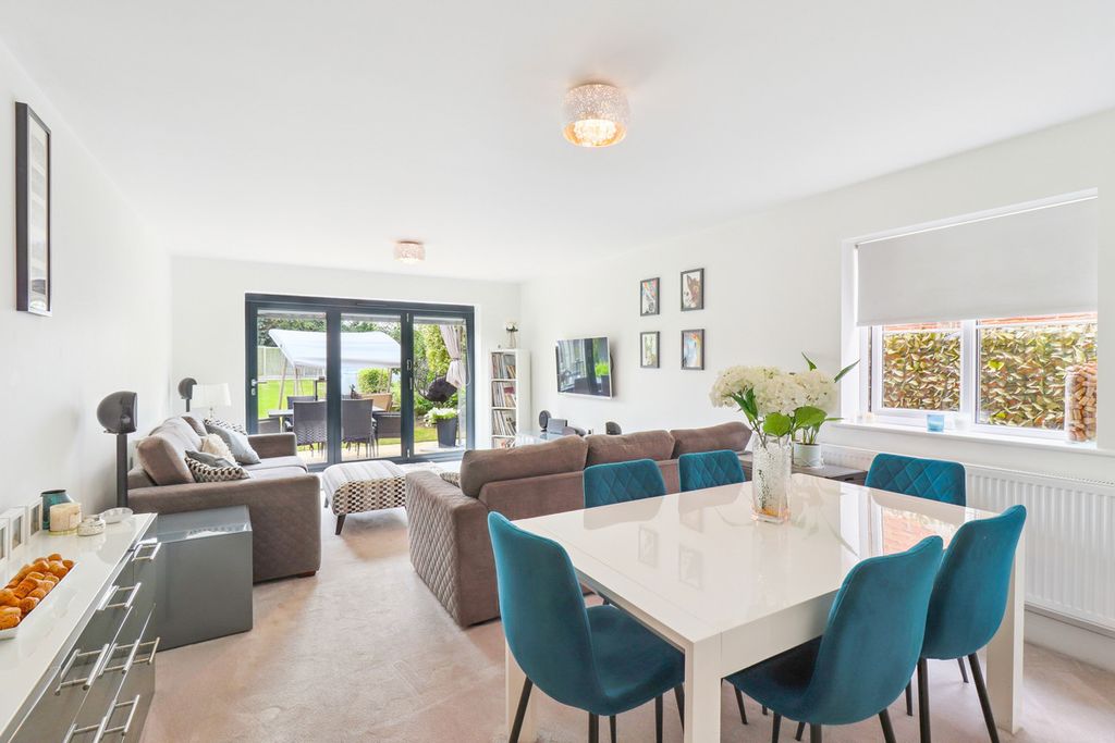 Property photo 2 of 35