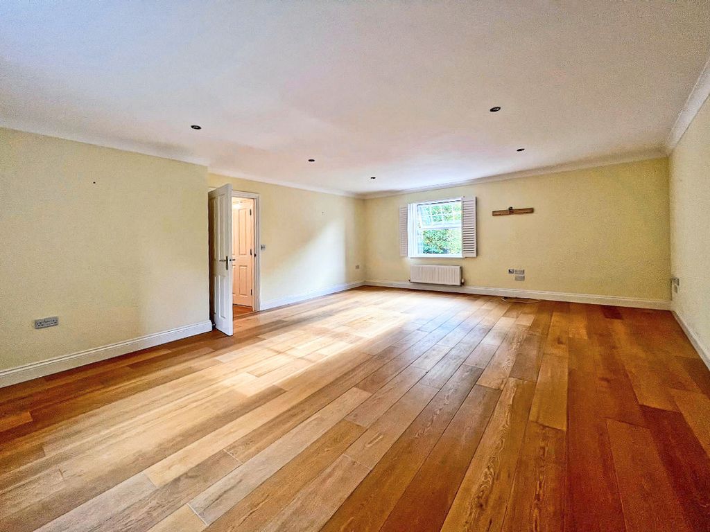 Property photo 3 of 10 3