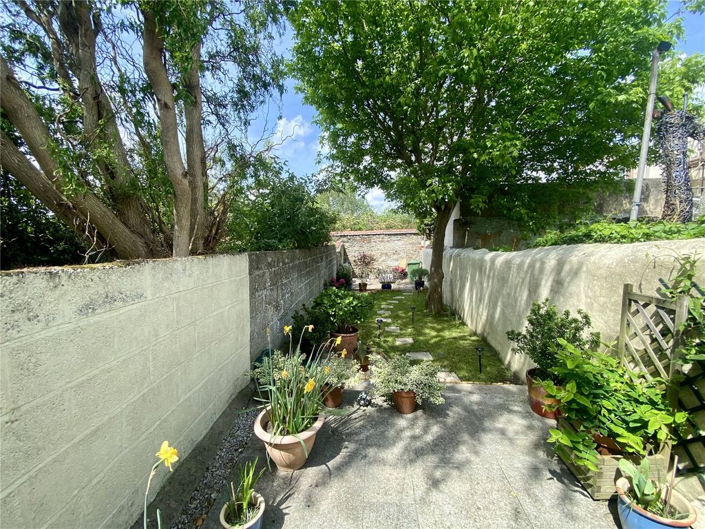 Property photo 2 of 21 Picture No. 77