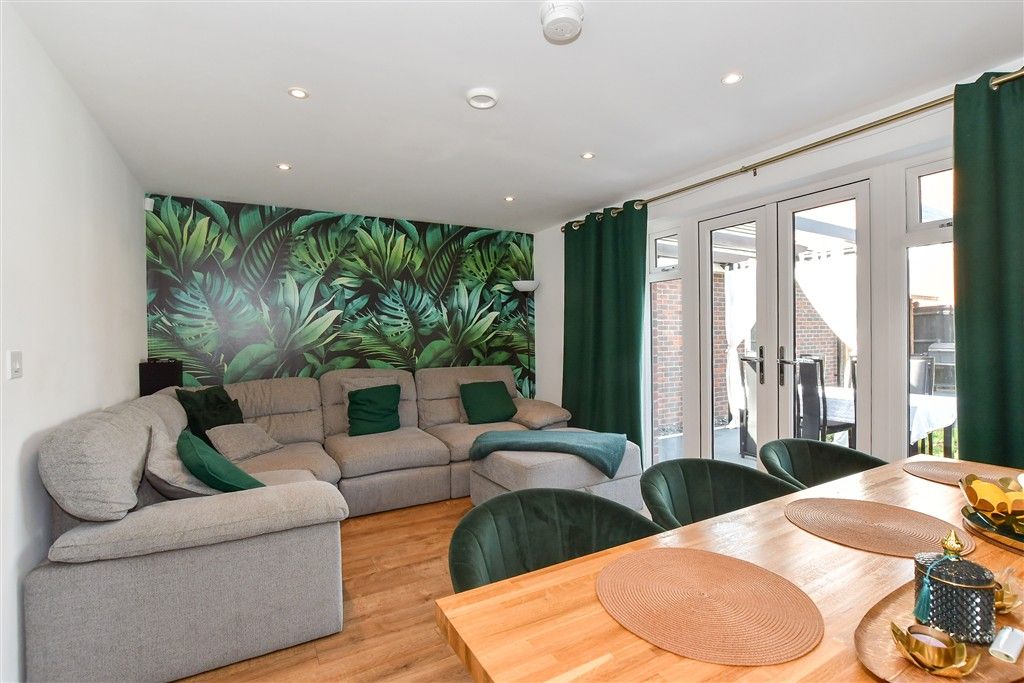 Property photo 3 of 14 Lounge/Dining Room