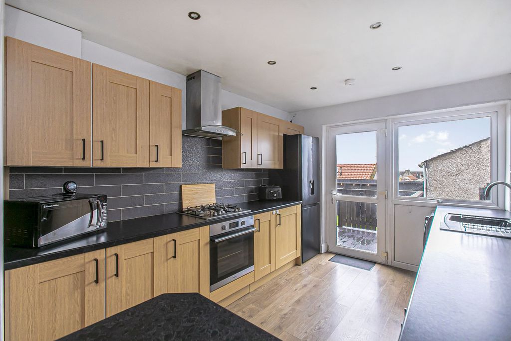 Property photo 3 of 26