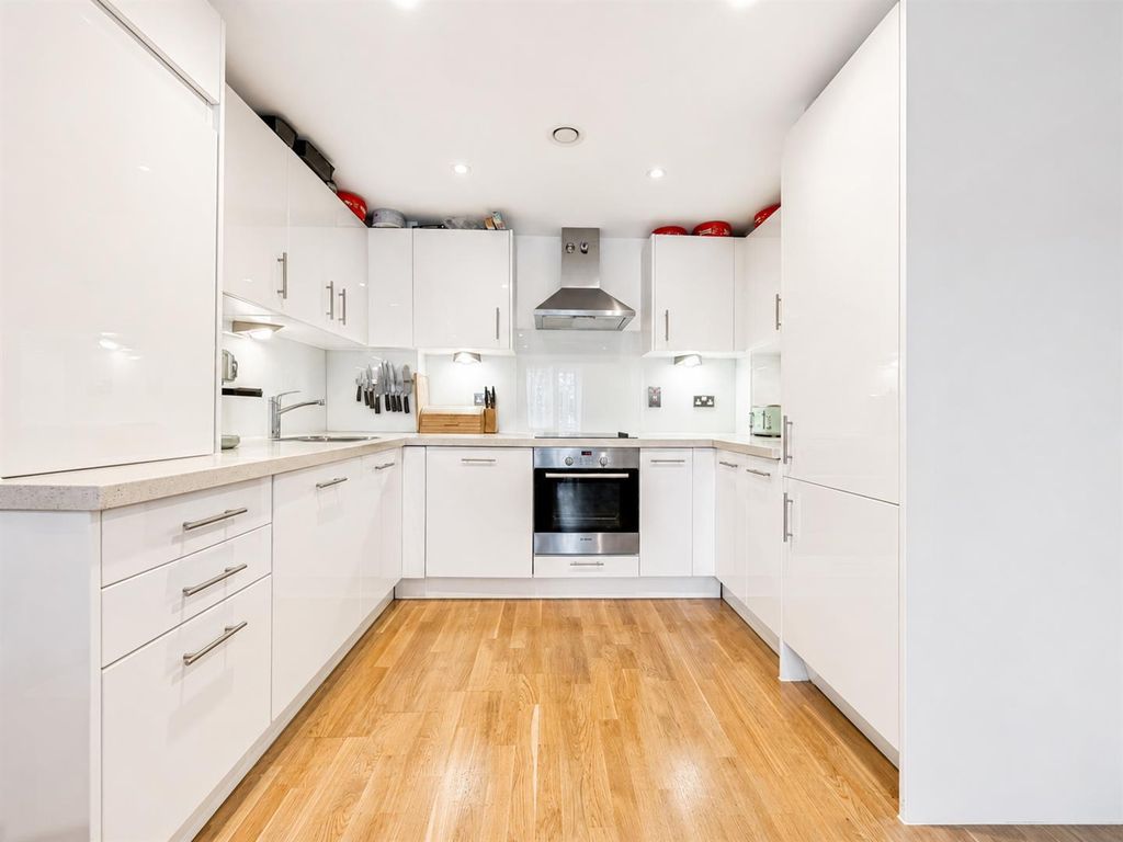 Property photo 2 of 10 Kitchen
