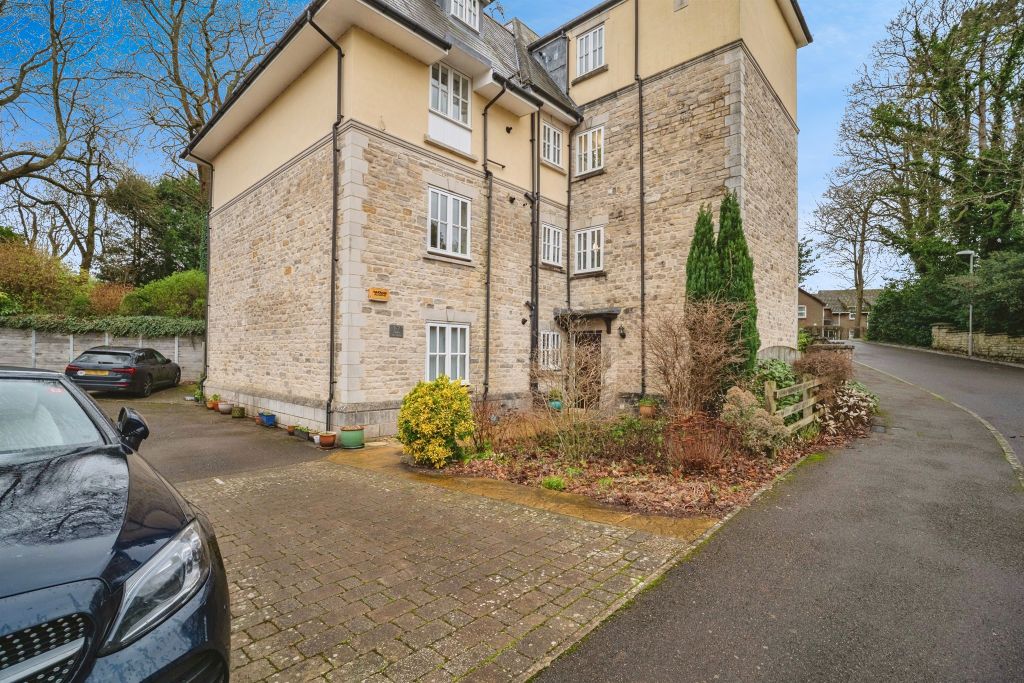 Property photo 1 of 18