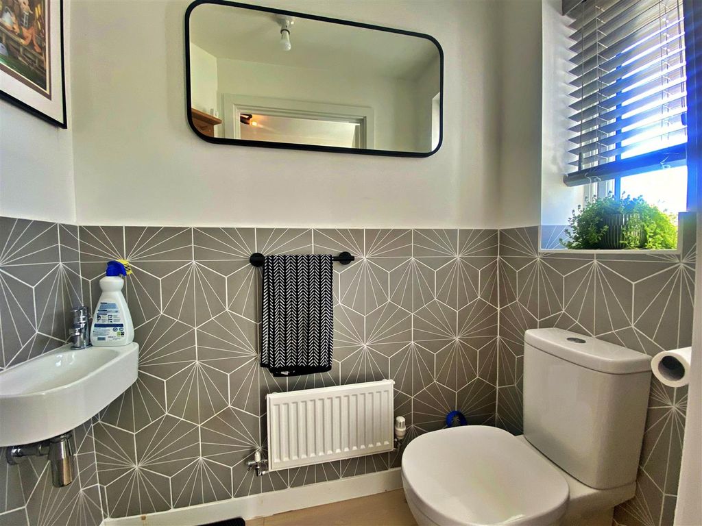 Property photo 3 of 14 En Suite.Jpg