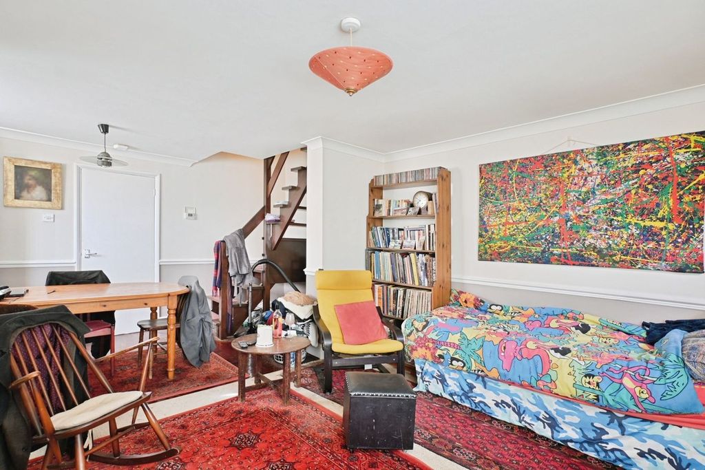 Property photo 3 of 11