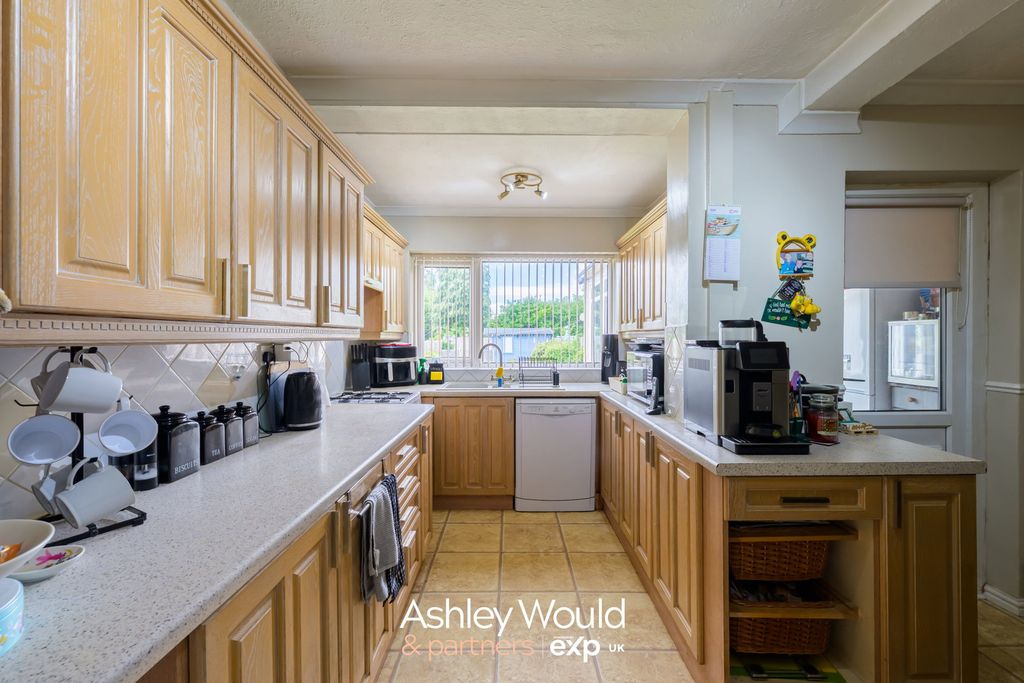 Property photo 3 of 28