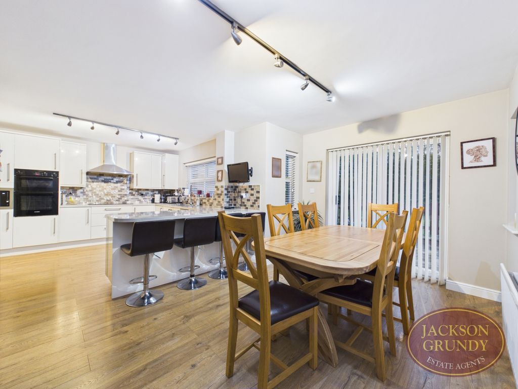 Property photo 3 of 25 Perch Close