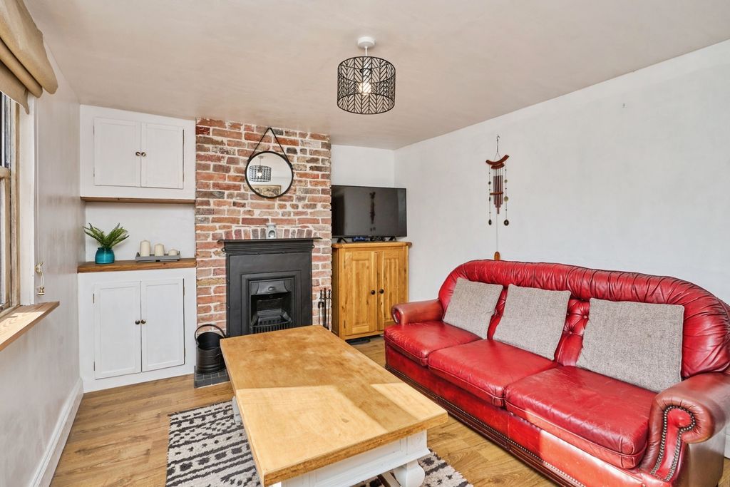 Property photo 3 of 13 Lounge