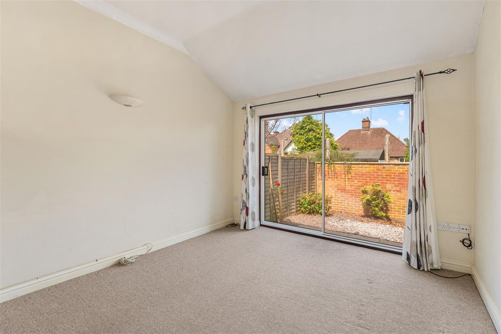 Property photo 3 of 13 4 Jervis Terrace, Banbury-9.Jpg