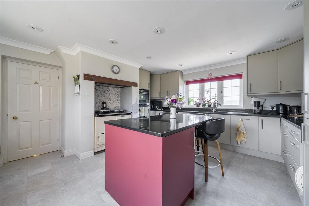 Property photo 3 of 32 Kitchen