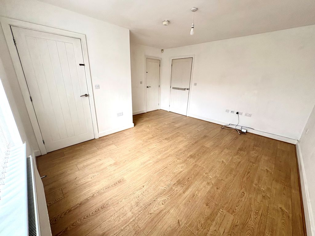 Property photo 3 of 17 Image