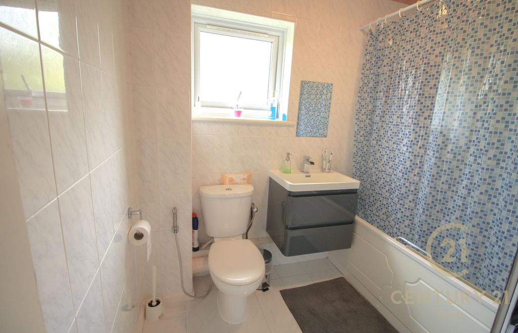 Property photo 2 of 3