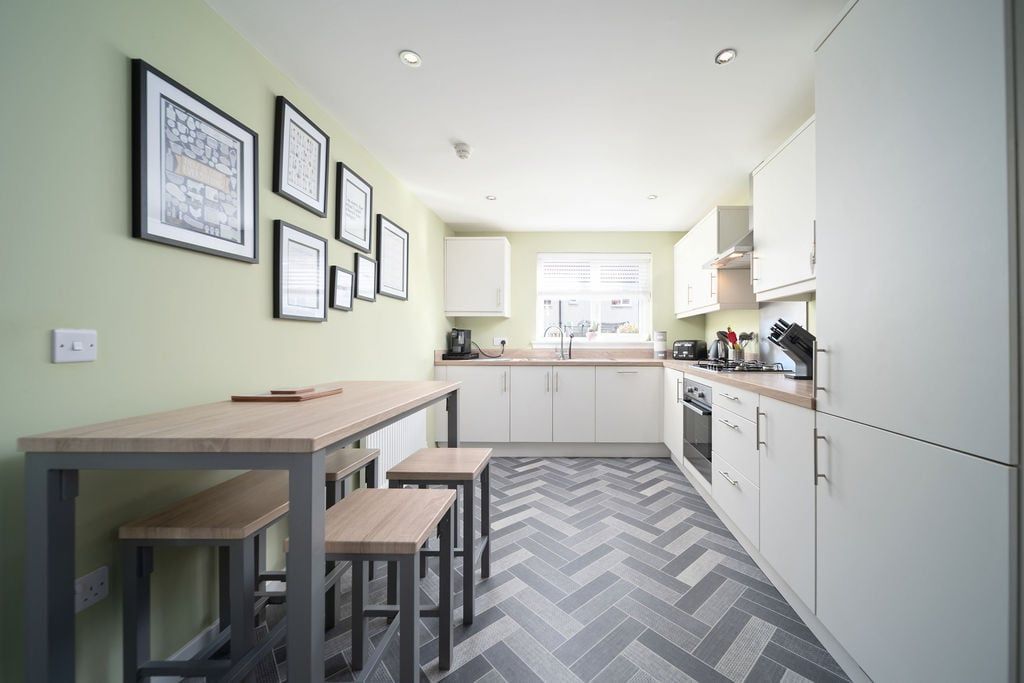 Property photo 2 of 31