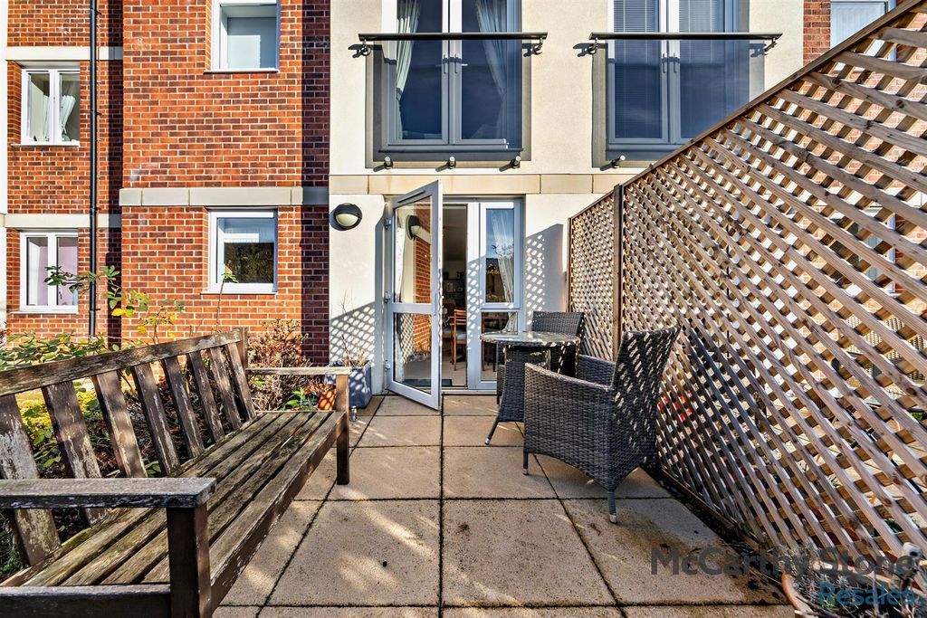 Property photo 1 of 27 8668495-Exterior01-800.Jpg