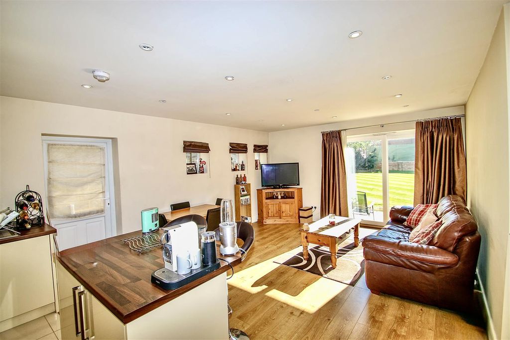 Property photo 3 of 28 F102.Jpeg